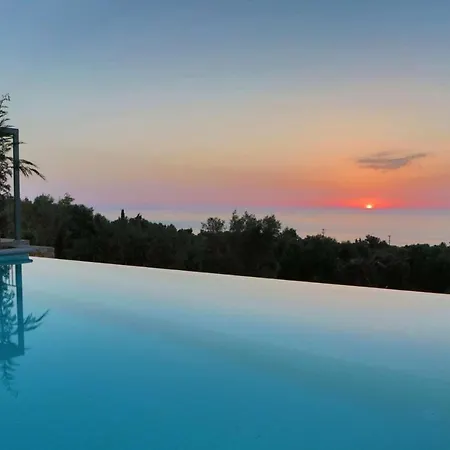 Botel Aqua Terra Pente Tsoukaládhes